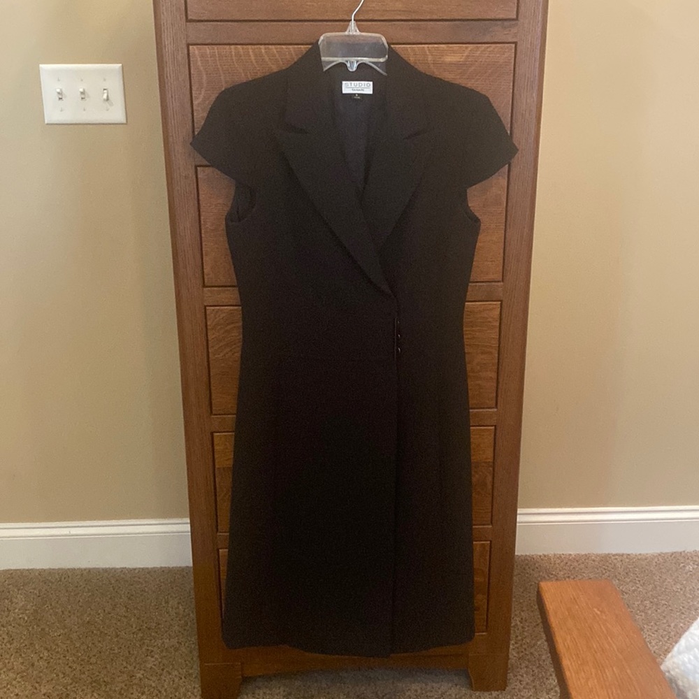 Great for ALL occasions! Like new Studio Tahari size 8 black elegant dress.